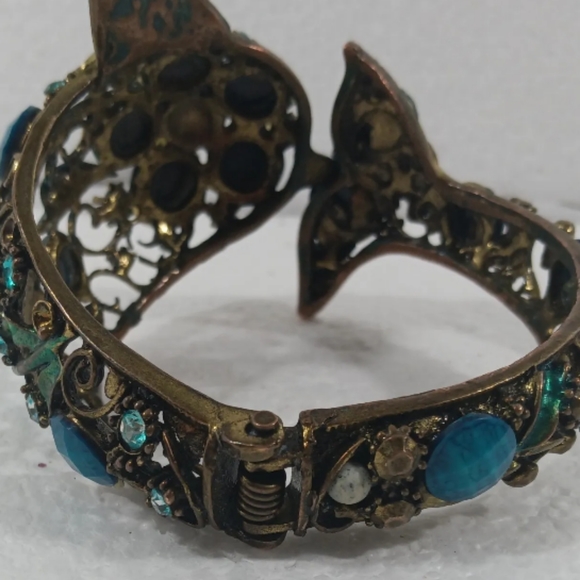 Vintage Hinged Bracelet Fish Blue Stones Brass Beautiful Statement Piece - Picture 10 of 12